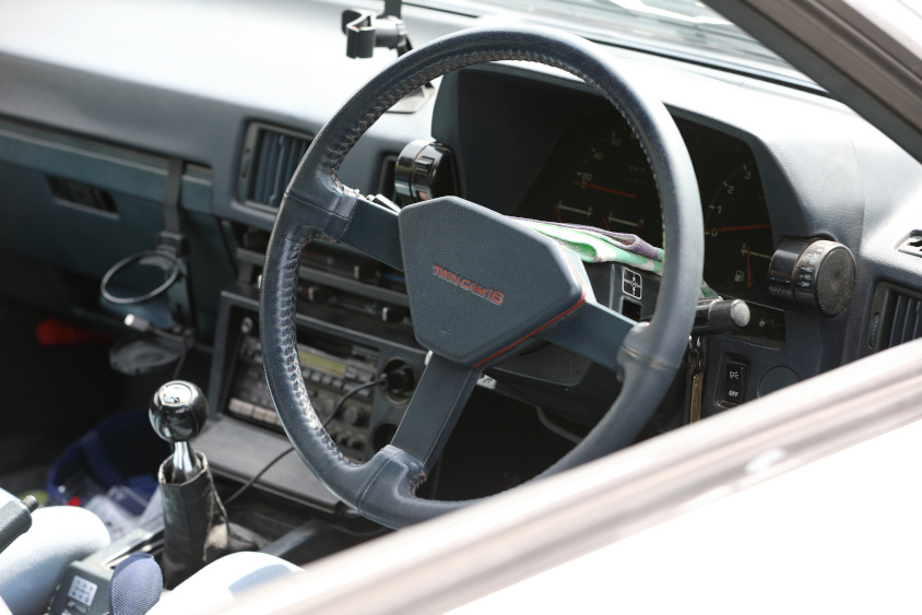 トヨタ・セリカ（ブラックマスク）運転席