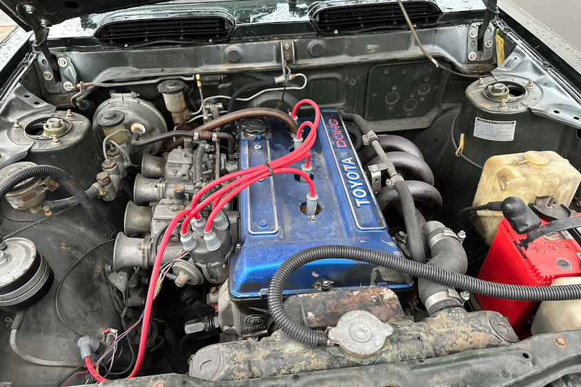 トヨタ・スプリンター トレノ（TE27）のエンジンルーム