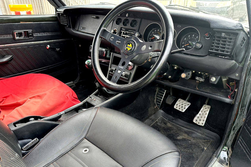 トヨタ・スプリンター トレノ（TE27）の運転席