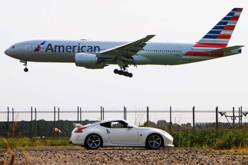 日産・フェアレディZ（Z34）と飛行機
