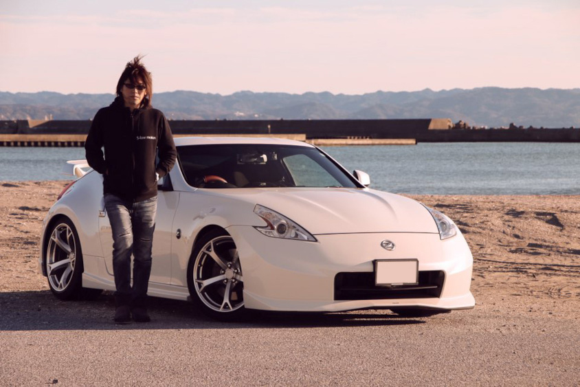 日産・フェアレディZ（Z34）と海とShinyaさん