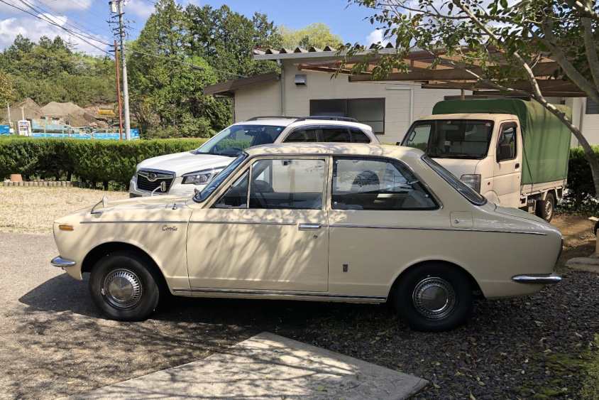 トヨタ・初代カローラのサイド