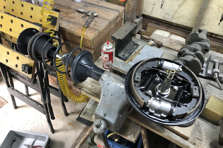 トヨタ・初代カローラのブレーキとサスペンション