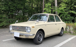 1年半かかってフルレストア。“可愛い”初代カローラで行く、故郷の高岡工場