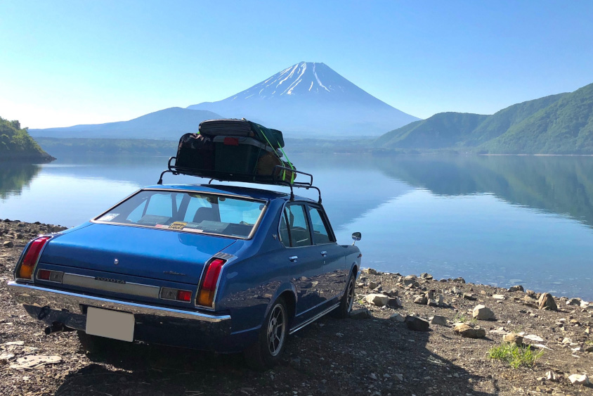 トヨタ・カリーナと富士山
