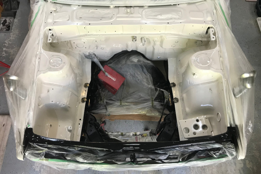 トヨタ・カローラの塗装したエンジンルーム