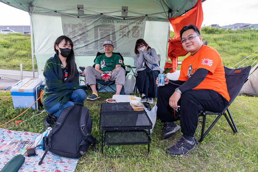 日産・サニートラックオーナーと新田番地さん夫婦と友人