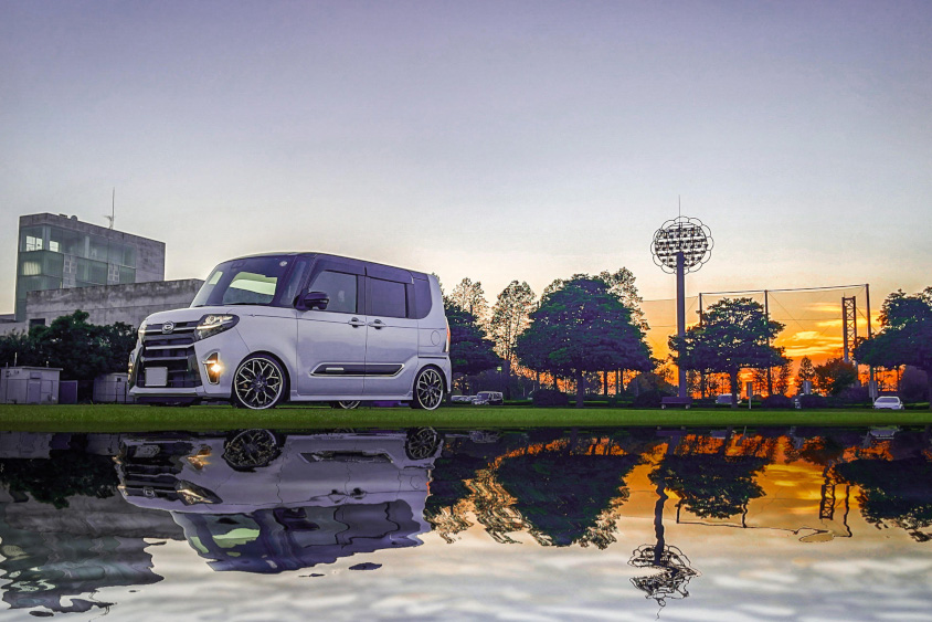 ダイハツ・タントカスタムのリフレクション