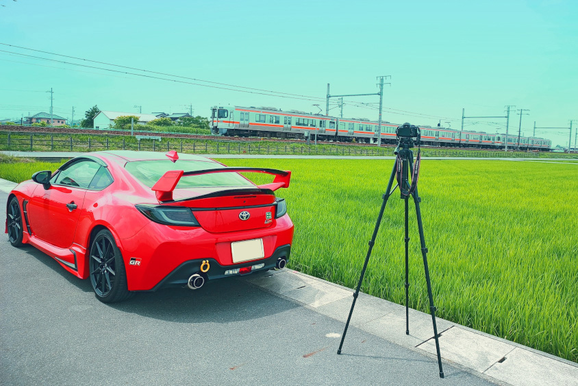 トヨタ・GR86と鉄道撮影
