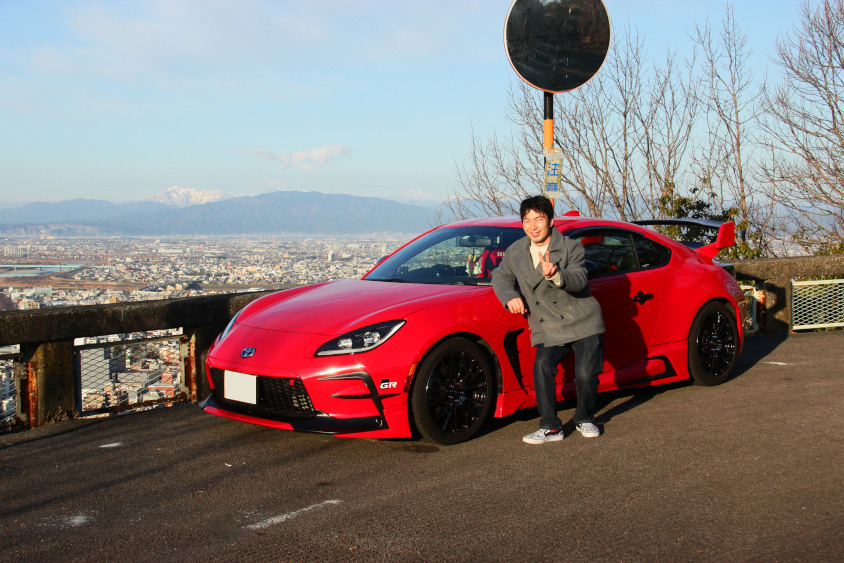 トヨタ・GR86と日下部さん