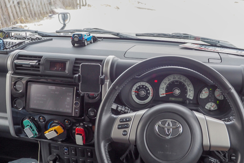 トヨタ・FJクルーザーと石井景介さんのインテリア