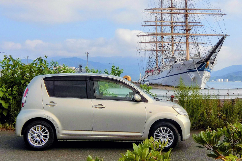 トヨタ・パッソの右サイドビュー