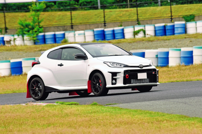 トヨタ・GRヤリスとサーキット