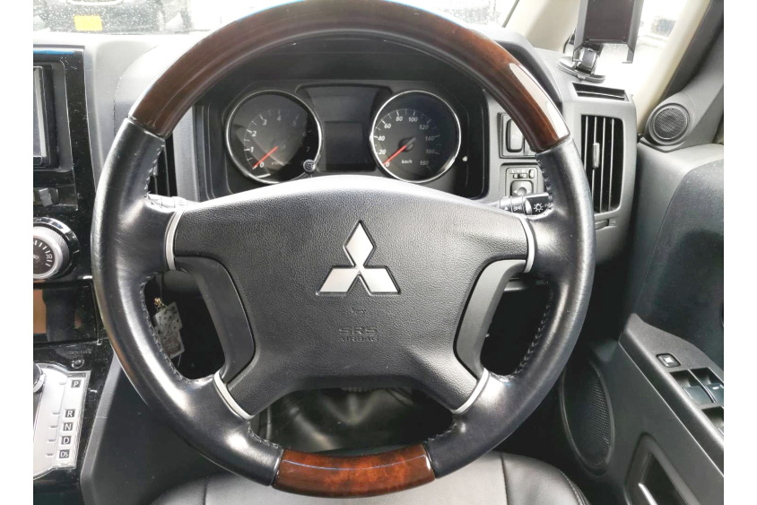 デリカD:5のステアリング