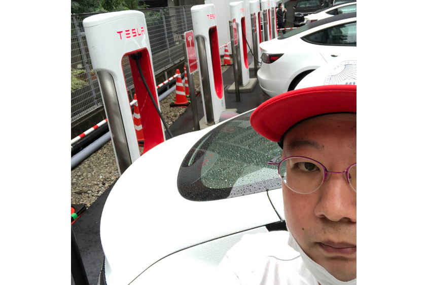 テスラの専用充電スポット、スーパーチャージャー