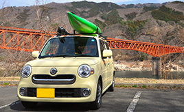 大好きなカヤックの相棒はダイハツ ミラココア、その意外な理由