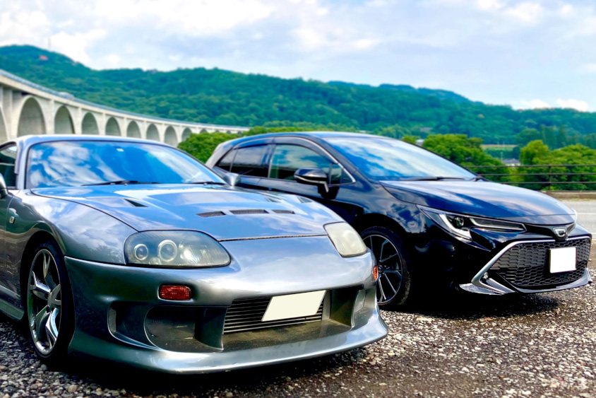 トヨタ・カローラスポーツとトヨタ80スープラ