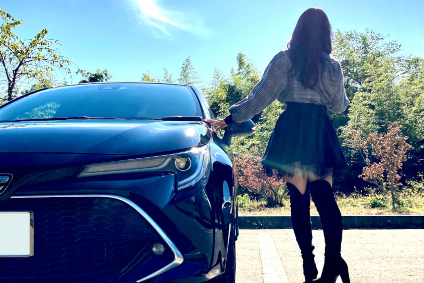 トヨタ・カローラスポーツとオーナーのはるさん