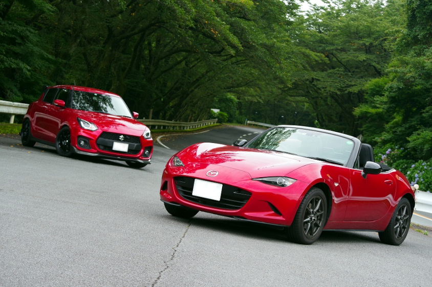 スズキ・スイフトスポーツとマツダ・ロードスター