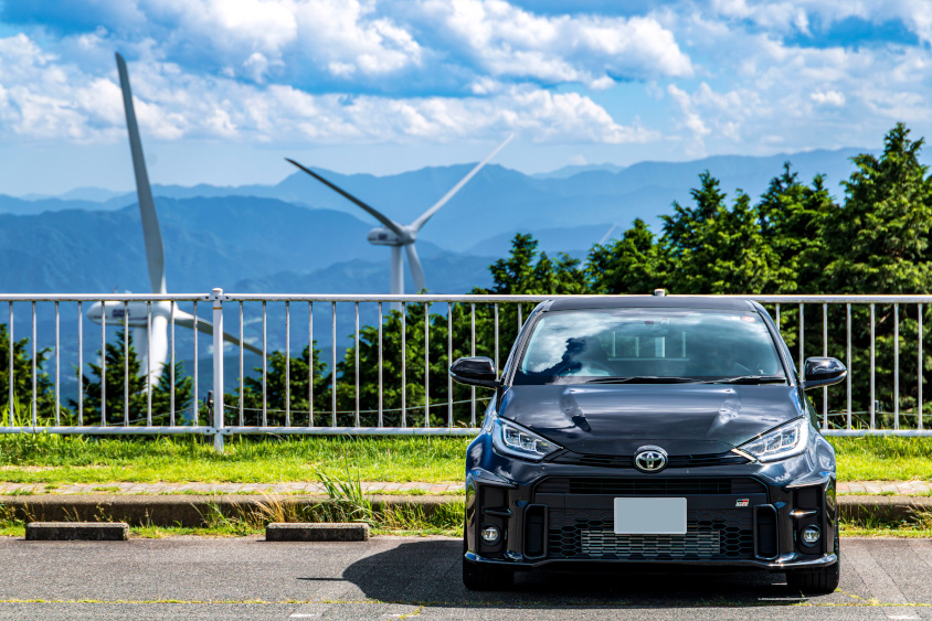 トヨタ・GRヤリスと青山高原