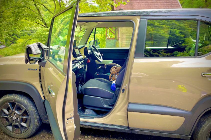 スズキ・クロスビーの助手席