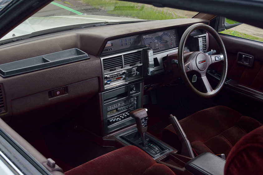 日産スカイラインHR31前期型