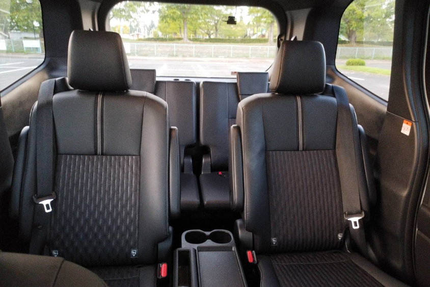 トヨタ・ノアの2列目、3列目