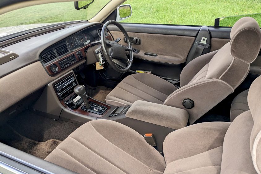 日産・ローレルのシート