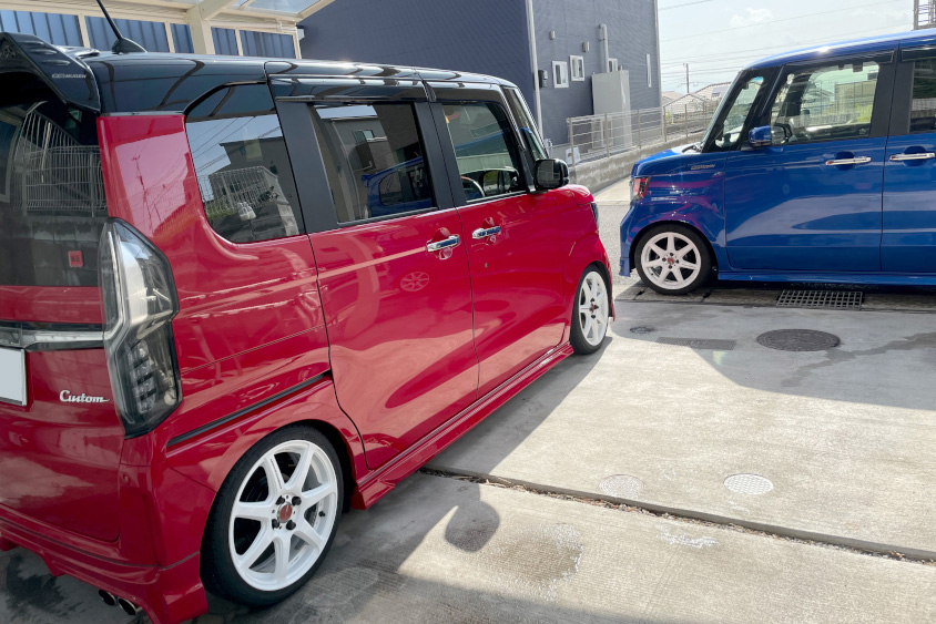 同じ仕様の2台のホンダ・N-BOX CUSTOM