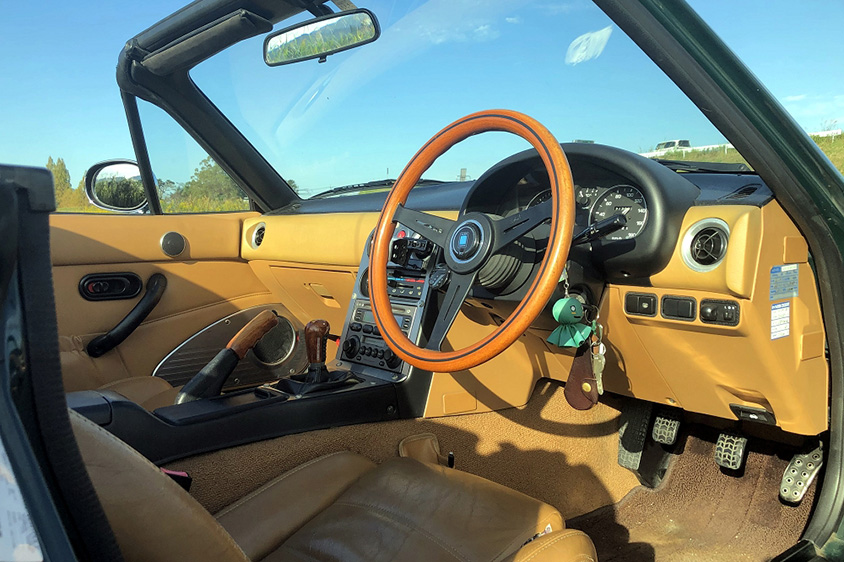 マツダ　ユーノスロードスター 運転席