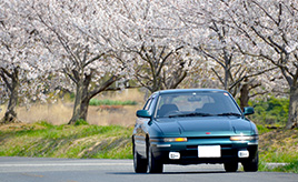 4ドアクーペのマツダ ファミリアアスティナが好き リトラが重要ポイント