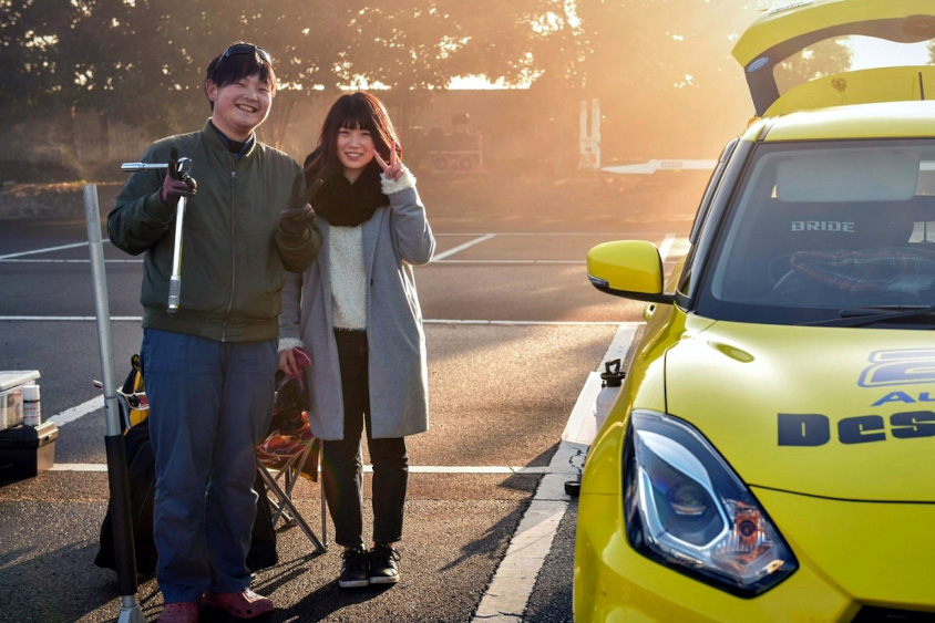 スズキ・スイフトスポーツと奥様