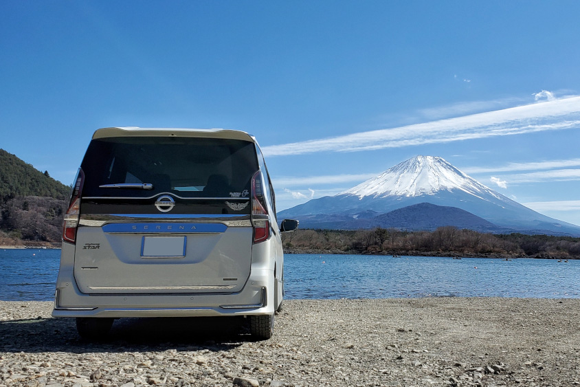 日産・セレナと富士山