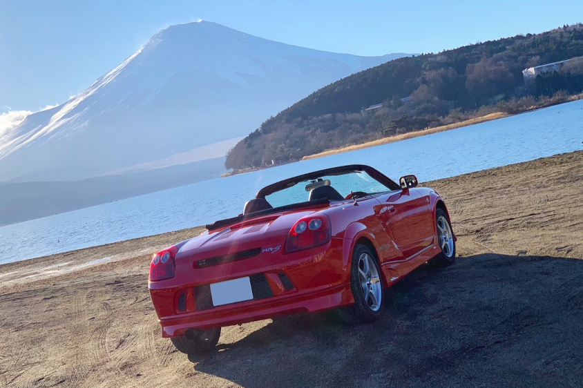 トヨタ・MR-Sと富士山