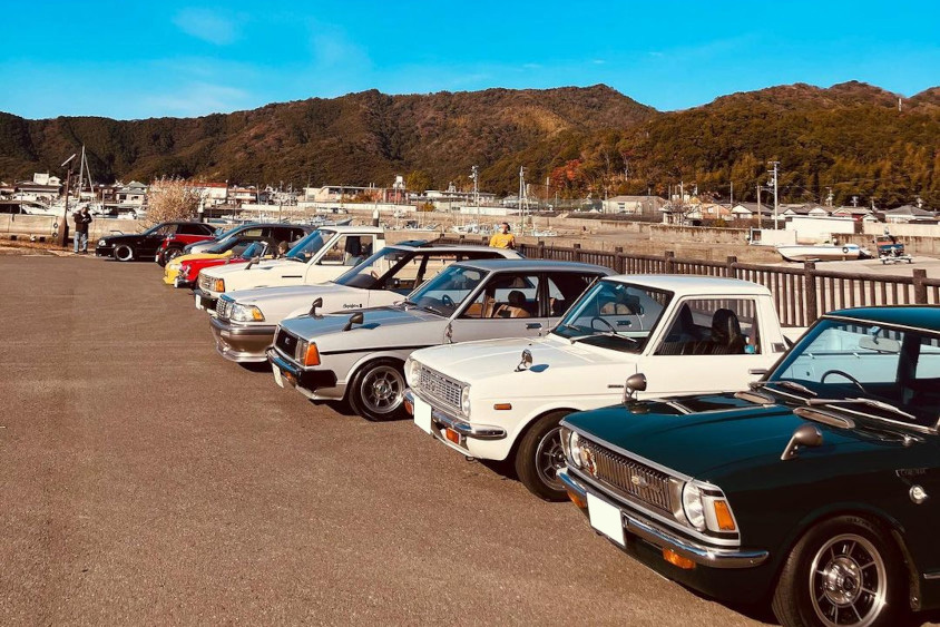 旧車ミーティングに参加するトヨタ・カローラ（TE20）