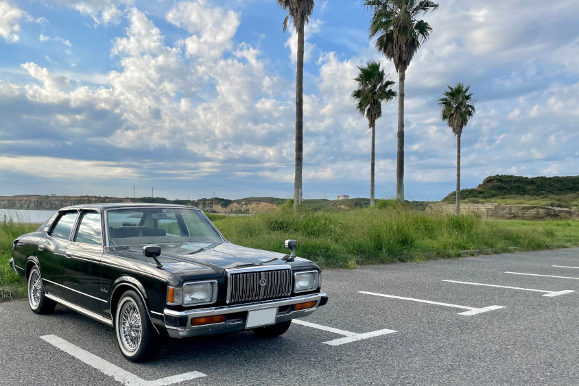 トヨタ・クラウン(5代目)と青空