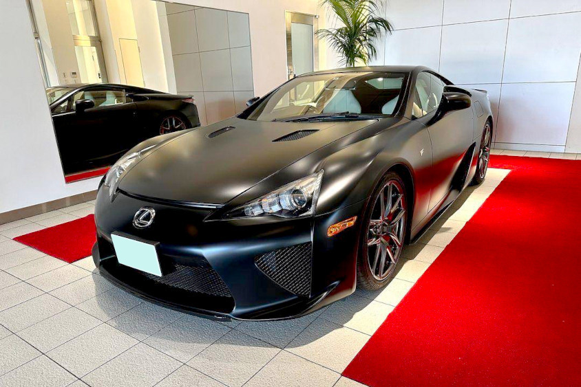 レクサス・LFAトレッドカーペット