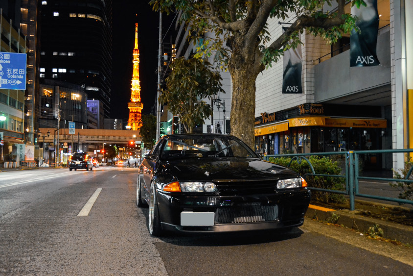 日産・スカイラインGT-R（R32）と東京タワー