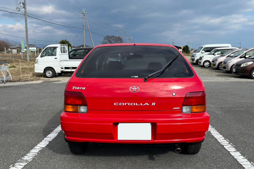 トヨタ・カローラⅡティアラのリア正面