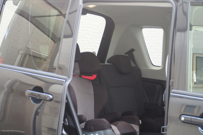 三菱・デリカD:2の後席