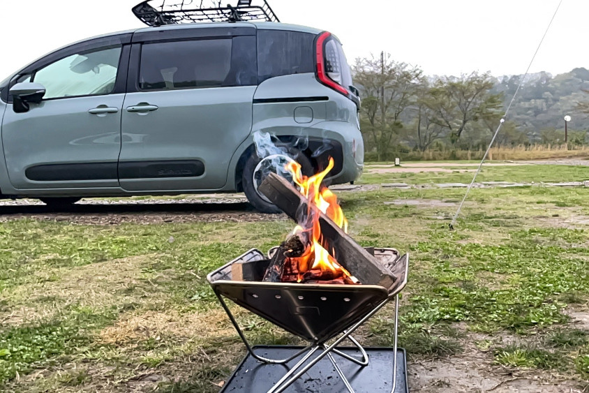 トヨタ・シエンタと焚火