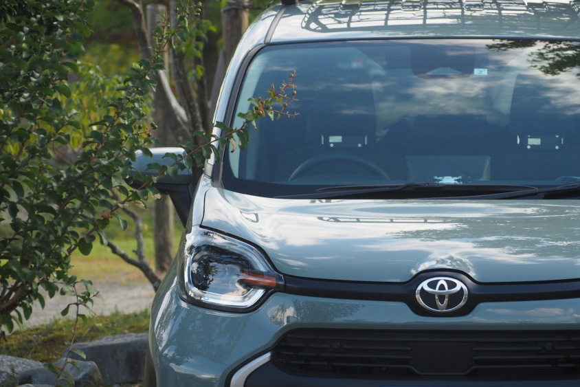 アーバンカーキのトヨタ・シエンタ