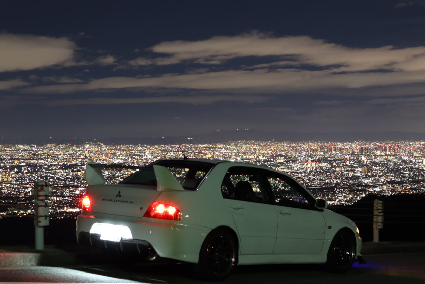 三菱・ランサーエボリューションⅨと夜景