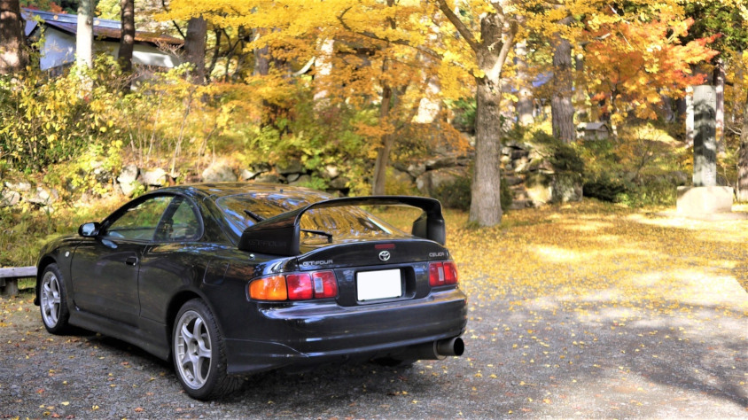 トヨタ・セリカGT-FOUR（ST205）と紅葉
