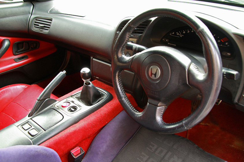 ホンダ・S2000の運転席