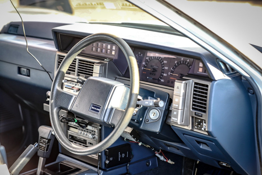 日産・R31スカイラインワゴンの運転席