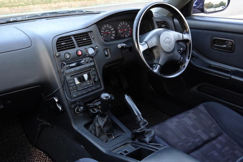 日産・R33スカイラインGTS25tの運転席