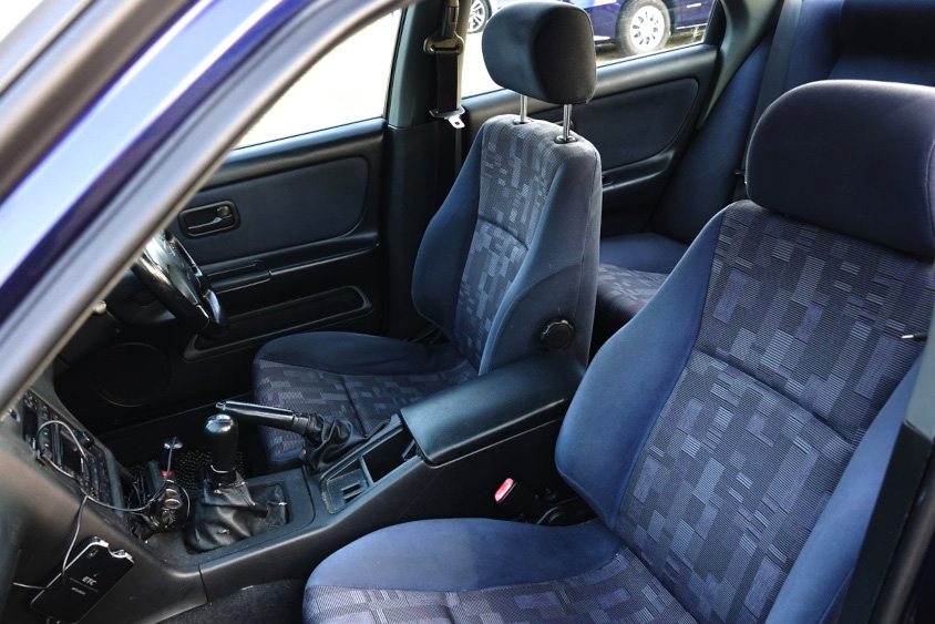 日産・R33スカイラインGTS25tの前席