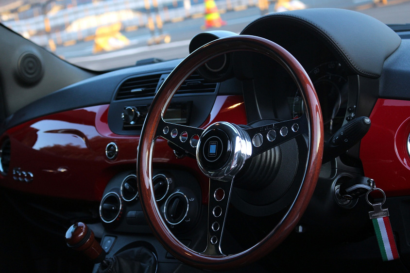 アバルト・500(チンクエチェント)のナルディのステアリング