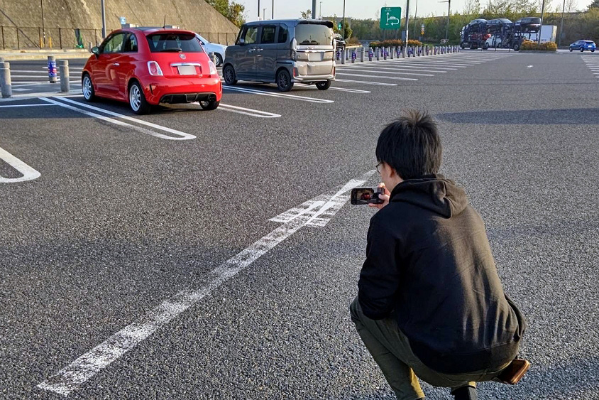 アバルト・500（チンクエチェント）とオーナーのエンヤさん